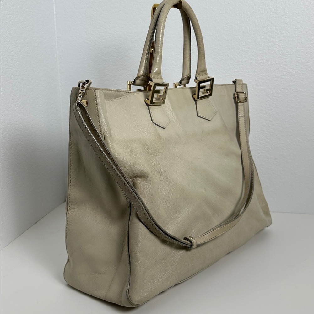 💯Authentic Fendi Leather Tote Bag🍀 - Picture 5 of 16